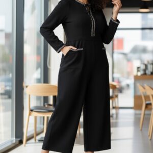 Modelo Brooke - Monito Negro con Mangas