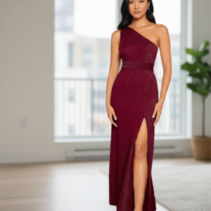 Modelo Amanda - Vestido Bordó Asimétrico