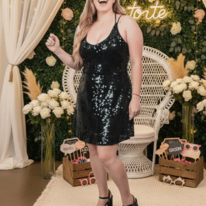 Modelo Clover - Vestido Negro en Lentejuela