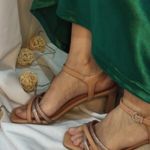 Modelo Dafne - Sandalia Camel Oscuro