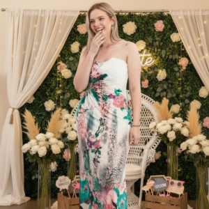 Vestido de fiesta largo color blanco ideal para invitada disponible en Azira, Montevideo.