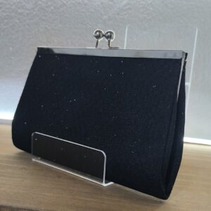 Modelo Cosmo - Sobre Negro Clutch
