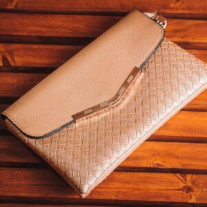 Modelo Silk - Sobre Dorado en Cuerina